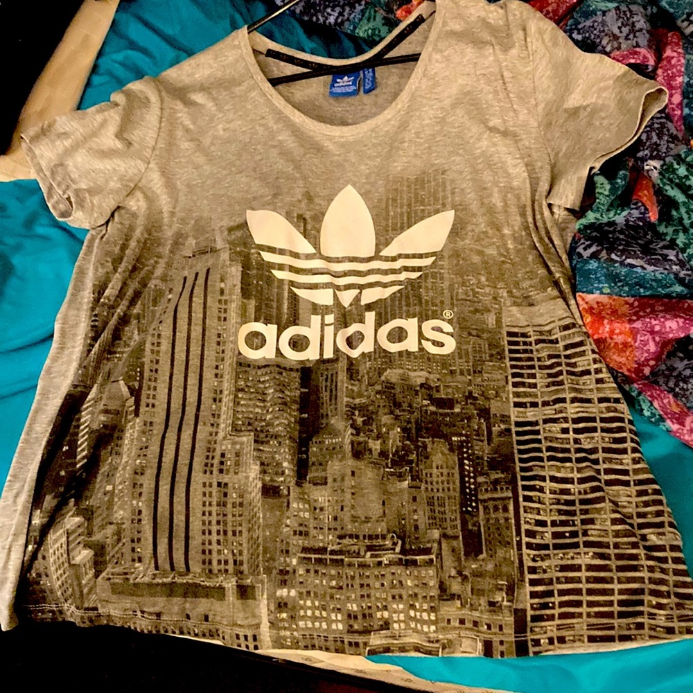 Never worn ADIDAS city skyscape women’s fitted top XL